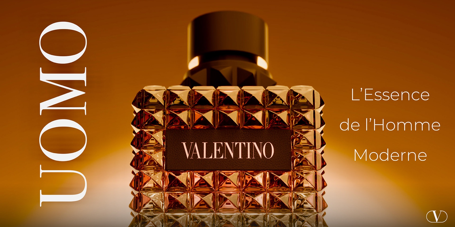 Flacon Valentino Uomo clouté dans une lumière ambrée — L'Essence de l'Homme Moderne